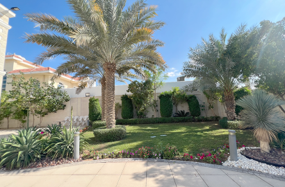 Luxurious 6 BR Villa + MR | Burj Views | Majestic